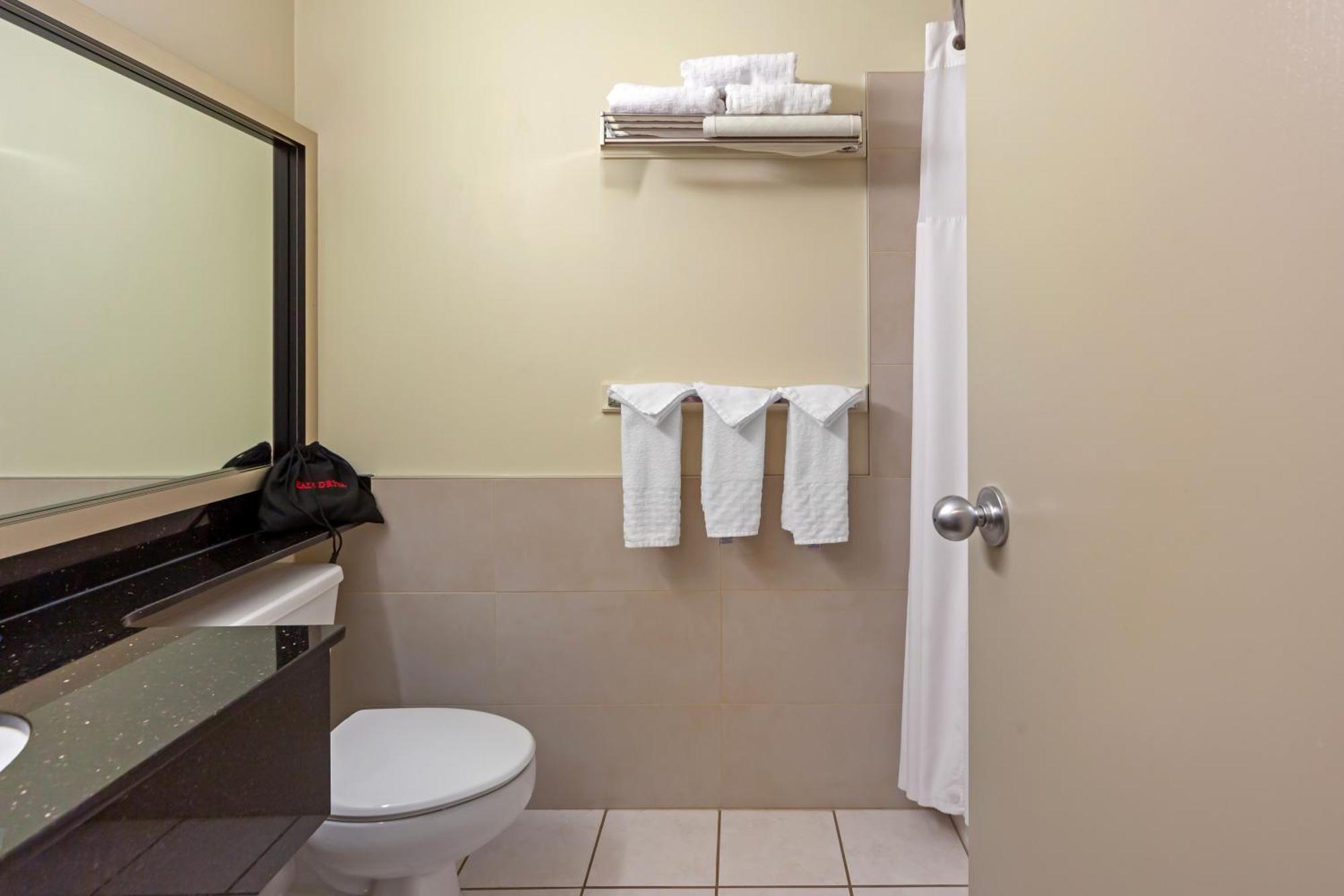 Best Western High Road Inn Эдсон Экстерьер фото