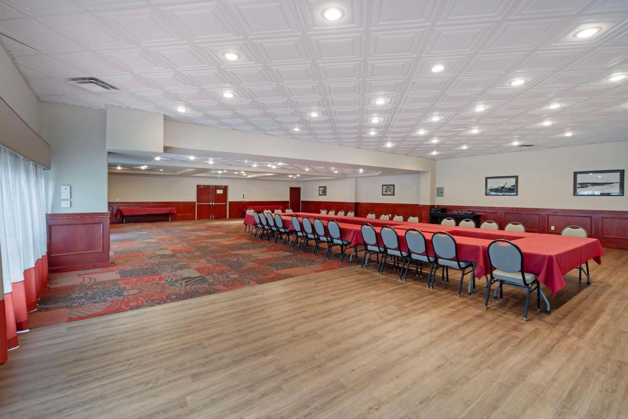 Best Western High Road Inn Эдсон Экстерьер фото